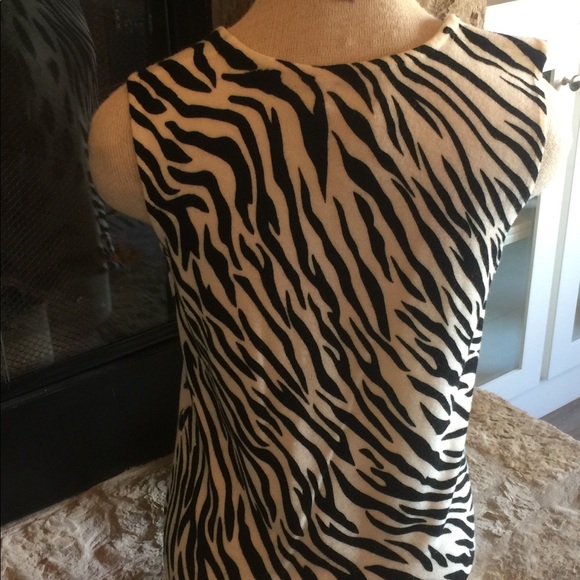 ♥️5/$20♥️ Animal Print Designers Originals Top - Picture 3 of 6